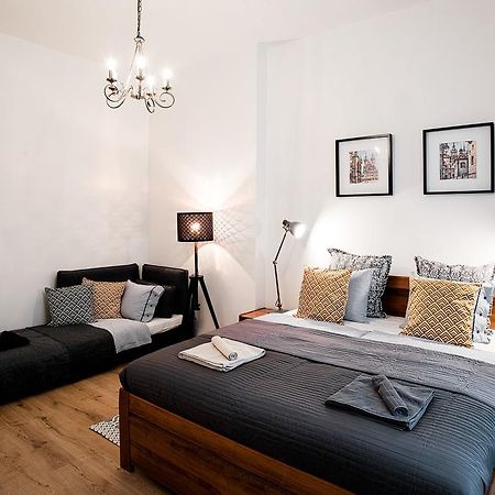 Apartment Gesse Brezinova プラハ エクステリア 写真