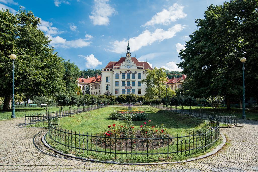 Apartment Gesse Brezinova プラハ エクステリア 写真