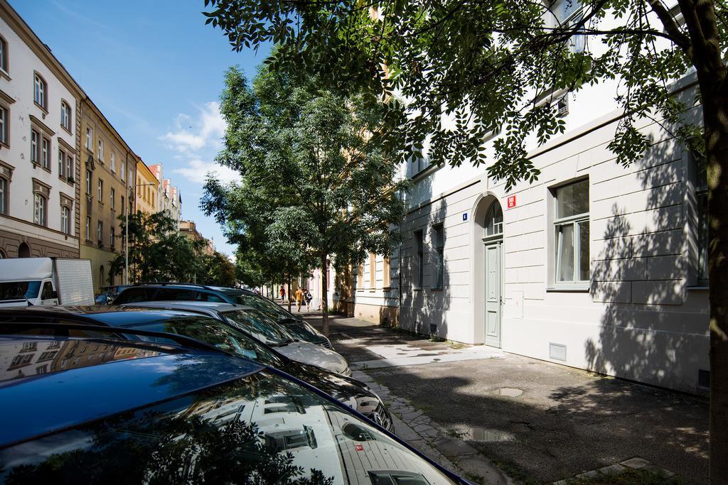 Apartment Gesse Brezinova プラハ エクステリア 写真